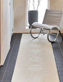 Pappelina Teppich VERA 2.0 Bio Edition Beige/Beige Metallic 70 x 360 cm V26E736