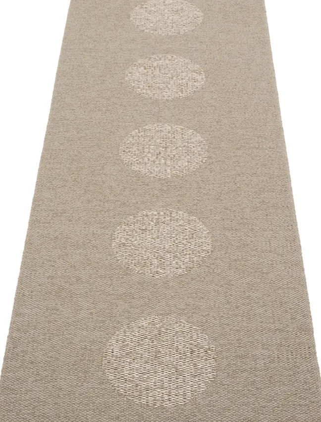 Pappelina Teppich VERA 2.0 Bio Edition Dark Linen/Linen Metallic 70 x 360 cm V29G736
