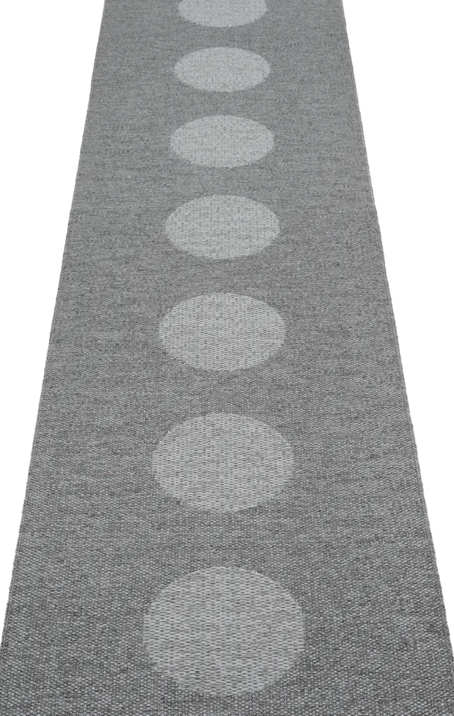 Pappelina Teppich VERA 2,0 Bio Edition Grey/Granit Metallic 70 x 280 cm V29728