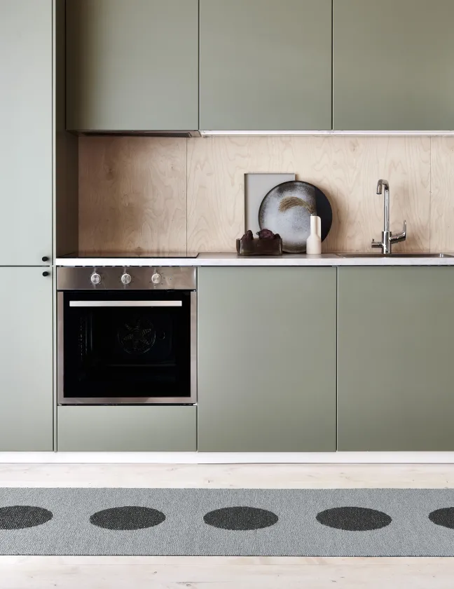 Pappelina Teppich VERA 2,0 Bio Edition Grey/Granit Metallic 70 x 280 cm V29728