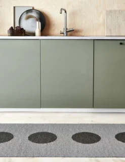 Pappelina Teppich VERA 2,0 Bio Edition Grey/Granit Metallic 70 x 280 cm V29728