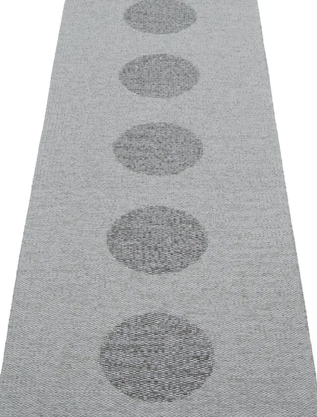 Pappelina Teppich VERA 2,0 Bio Edition Grey/Granit Metallic 70 x 360 cm V29736