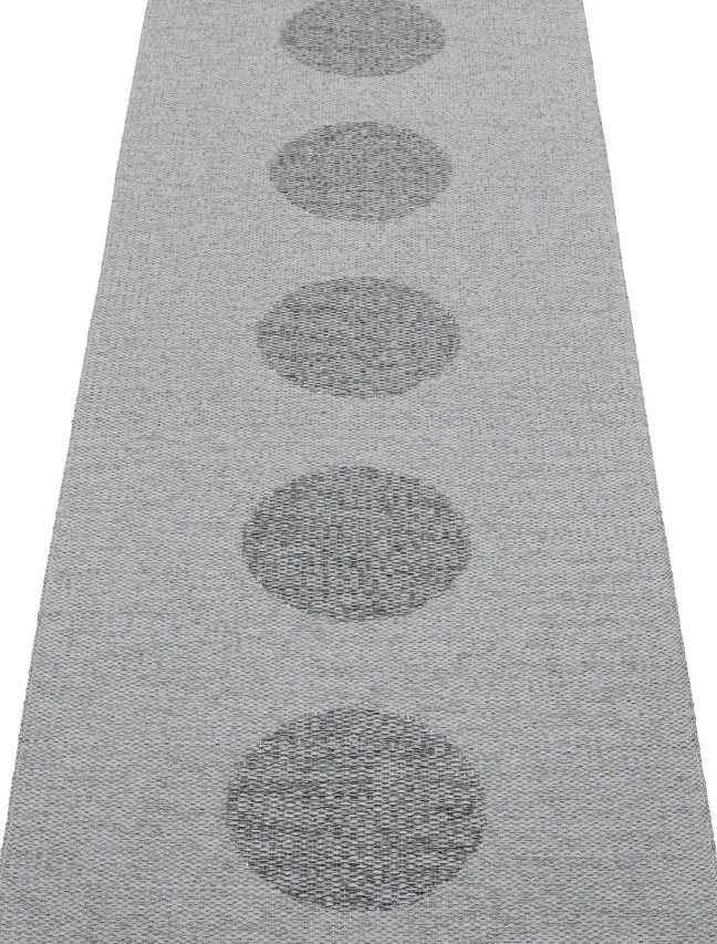 Pappelina Teppich VERA 2,0 Bio Edition Grey/Granit Metallic 70 x 200 cm V29720