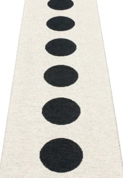 Pappelina Teppich Vera Black 70 x 225 cm VEX722