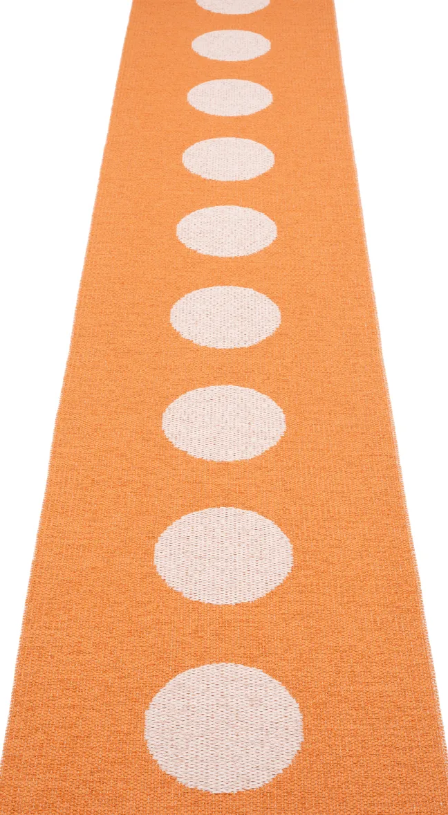 Pappelina Teppich VERA POP Pale Orange 70 x 360 cm VP4A736