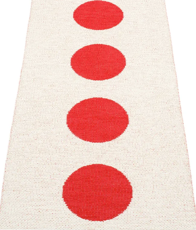 Pappelina Teppich Vera Red 70 x 150 cm VE2715