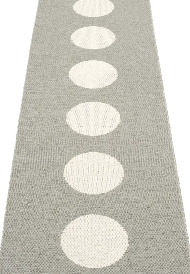 Pappelina Teppich Vera Warm grey Vanilla 70 x 225 cm VE9D722