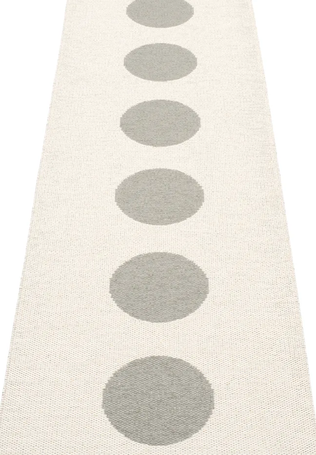 Pappelina Teppich Vera Warm grey Vanilla 70 x 225 cm VE9D722