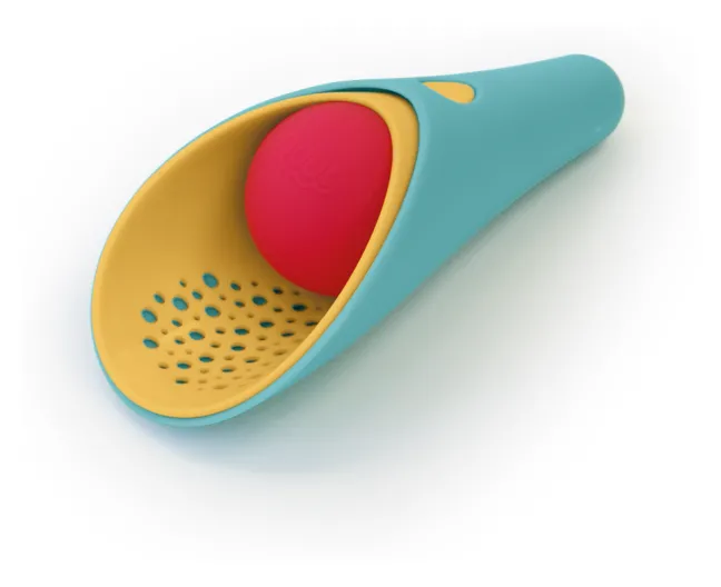 Quut Cuppi Sandspielzeug Schaufel, Sieb & Ball Banana Blue
