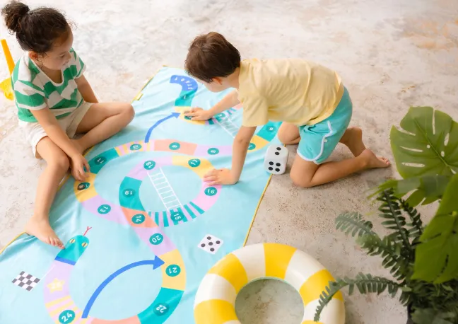 Quut Spieltuch L (180 x 100cm) Snakes & Ladders