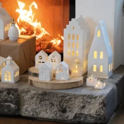 räder Großes Lichthaus Giebeldach Porzellan weiß