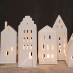 räder Lichthaus Giebeldach Porzellan weiß