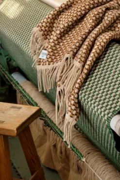 Roros Tweed ISAK Lammwolldecke 150 x 210cm Grün Meadow Throw 5351