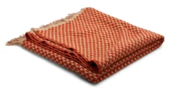 Roros Tweed ISAK Lammwolldecke 150 x 210cm Rot Sumac Throw 5353