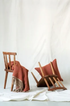 Roros Tweed ISAK Lammwolldecke 150 x 210cm Rot Sumac Throw 5353
