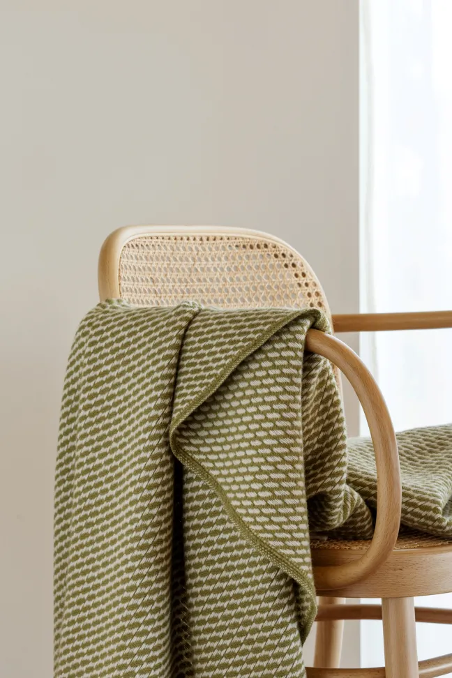 Roros Tweed MELLO Lammwolldecke 150x210cm blattgrün 5752