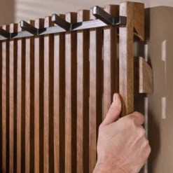 Rubjerg Design Garderobe Tweak 14 Haken Mangoholz massiv sandfarben