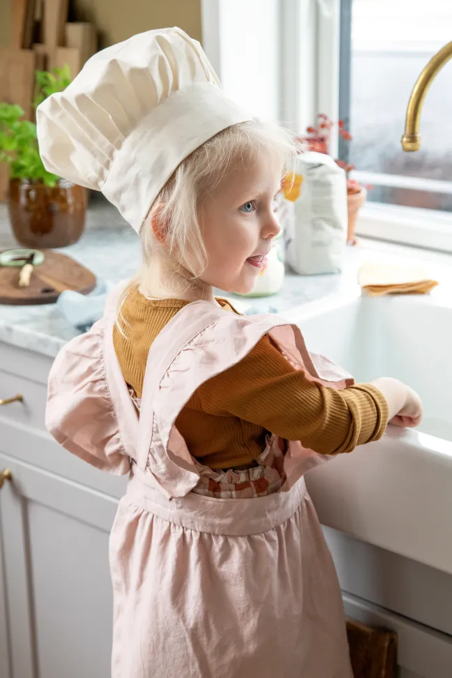 Sebra Kinderschürze und Kochmütze dusty pink/classic weiß
