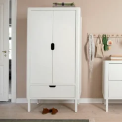Sebra Kleiderschrank mit 2-Türen FSC classic weiß