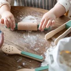 Sebra Spielküche Küchenutensilien-Set aus Holz
