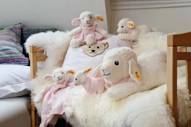 Steiff Träum Süß Lamm Spieluhr 25cm weiß