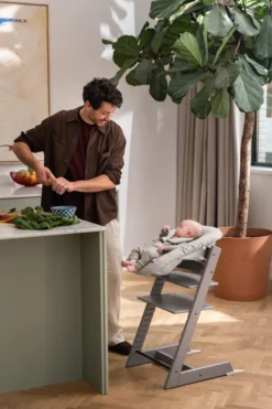STOKKE® Tripp Trapp® Aktions-Set Storm grey inkl. Newbornset