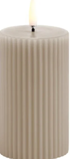 UYUNI LED Kerze Grooved 5,8x10 cm Sandstone