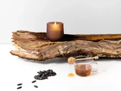 UYUNI Scented LED Duftkerze im Glas 8,5x9,5 cm Awaken brown