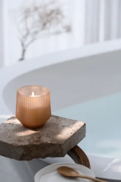 UYUNI Scented LED Duftkerze im Glas 8,5x9,5 cm Uplift Beige