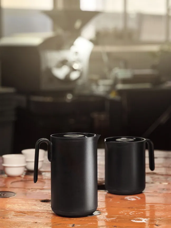 ZONE Denmark Thermoskanne Singles 1 Liter schwarz