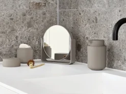 ZONE Denmark Tischspiegel mit 5x Vergröẞerung Ume taupe