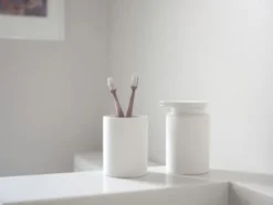 ZONE Denmark Zahnbürstenbecher Karma White