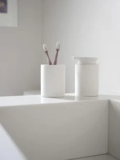 ZONE Denmark Zahnbürstenbecher Karma White